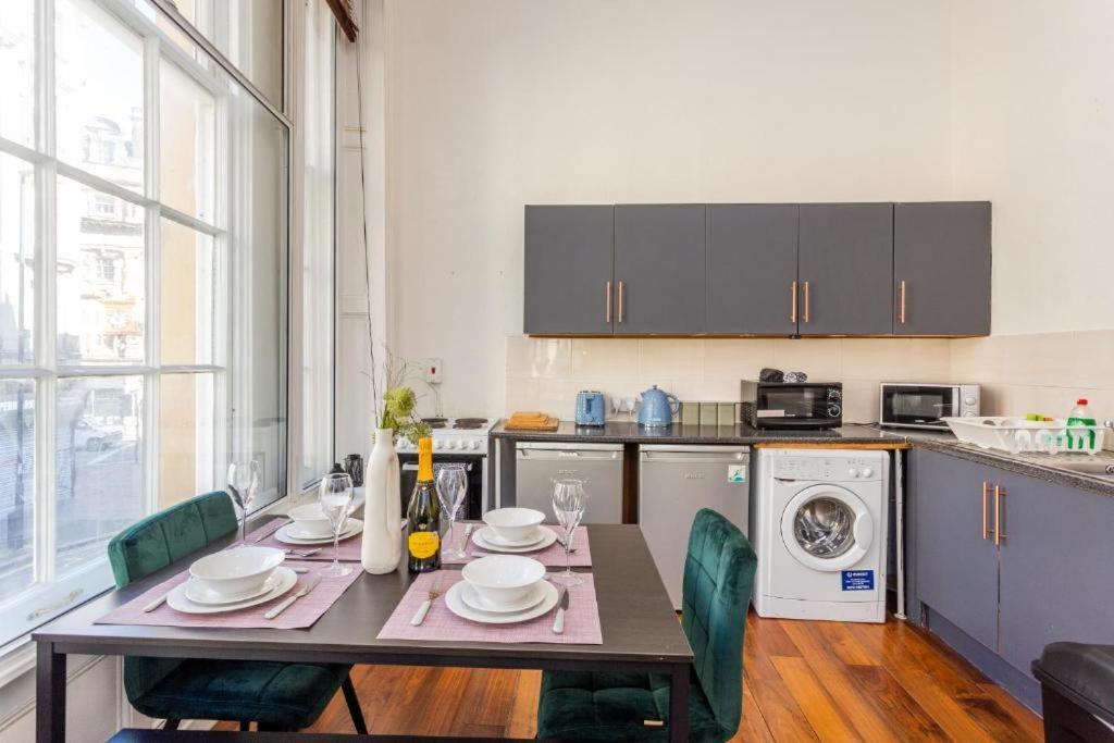 Newcastle'S Most Central Apartment - Sleeps 10 מראה חיצוני תמונה
