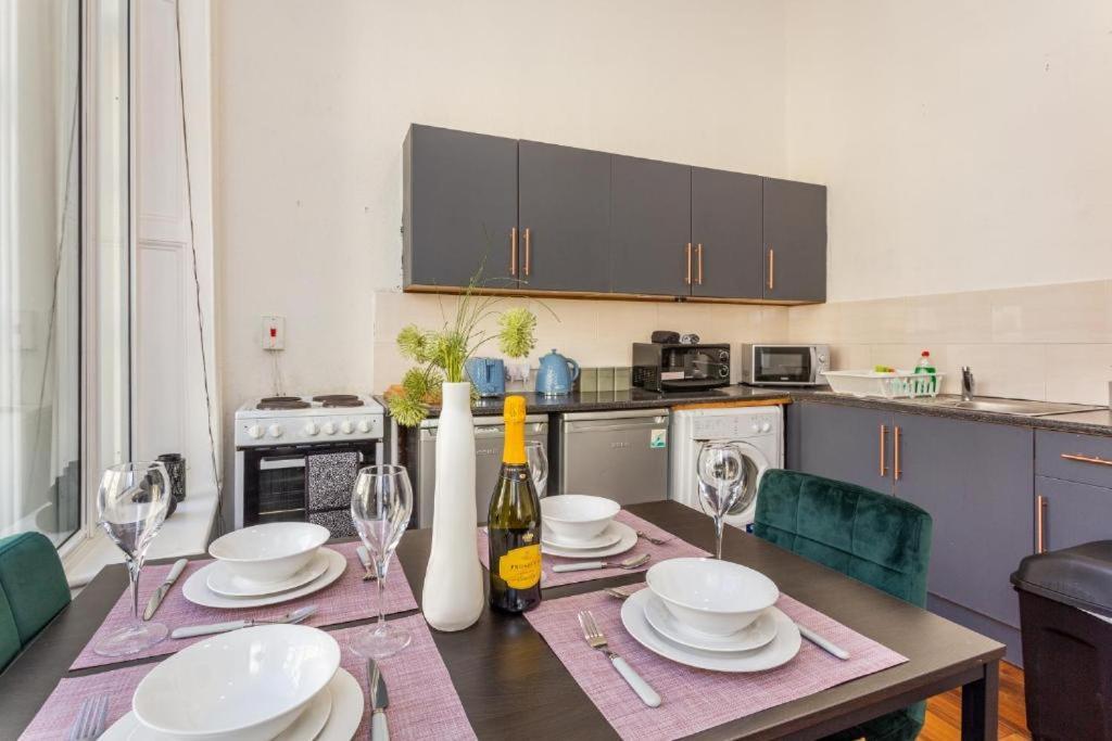Newcastle'S Most Central Apartment - Sleeps 10 מראה חיצוני תמונה