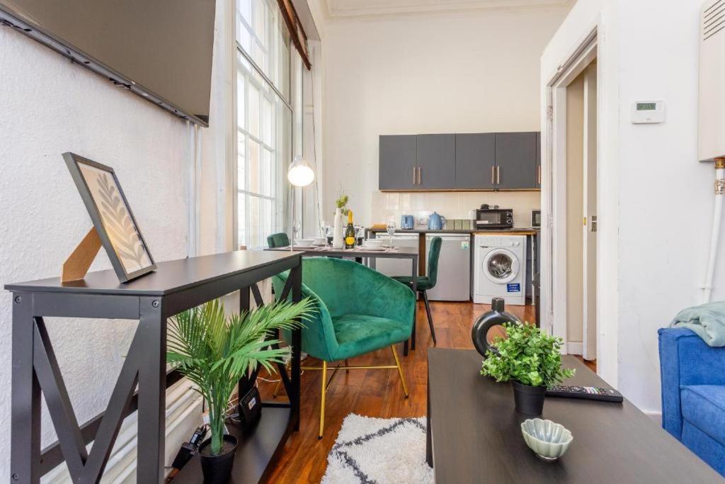 Newcastle'S Most Central Apartment - Sleeps 10 מראה חיצוני תמונה