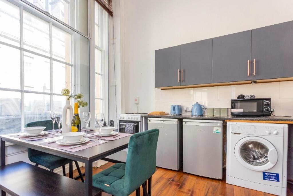 Newcastle'S Most Central Apartment - Sleeps 10 מראה חיצוני תמונה