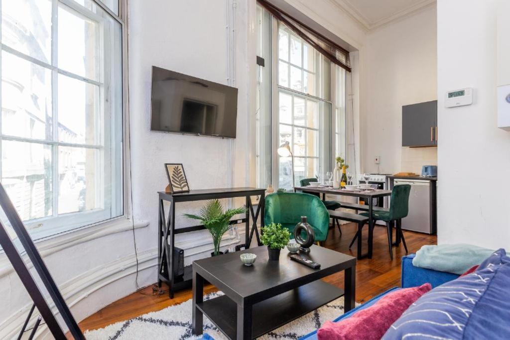Newcastle'S Most Central Apartment - Sleeps 10 מראה חיצוני תמונה
