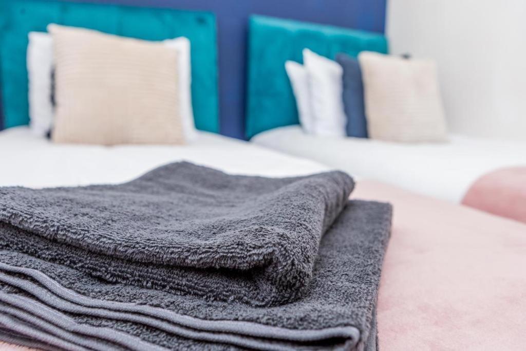 Newcastle'S Most Central Apartment - Sleeps 10 מראה חיצוני תמונה