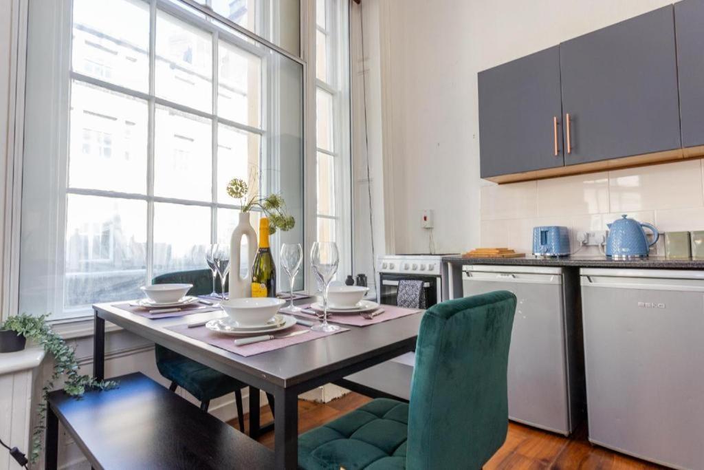 Newcastle'S Most Central Apartment - Sleeps 10 מראה חיצוני תמונה