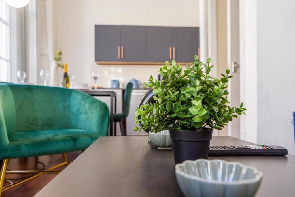 Newcastle'S Most Central Apartment - Sleeps 10 מראה חיצוני תמונה